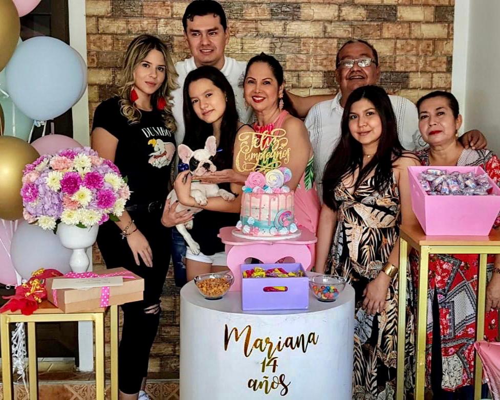 Abuelos y demás familiares se unieron a la celebración de cumpleaños.